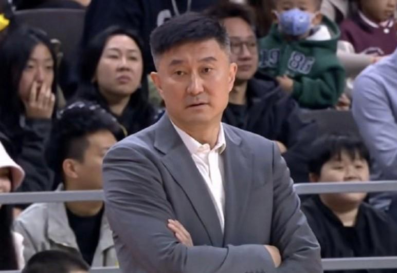 MK体育-杜锋：依然是开局挖坑的老问题；无论输赢大家都要有所提升